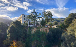 Relais La Rupe Sorrento above the Valley of the Mills